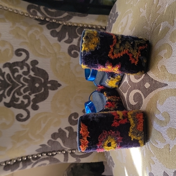 Vintage Retro with One Of A Kind reupholstered  fabric wedge heel. - Picture 6 of 7